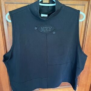 Women’s Nike Air Sportswear Essential Sleeveless Crop Top